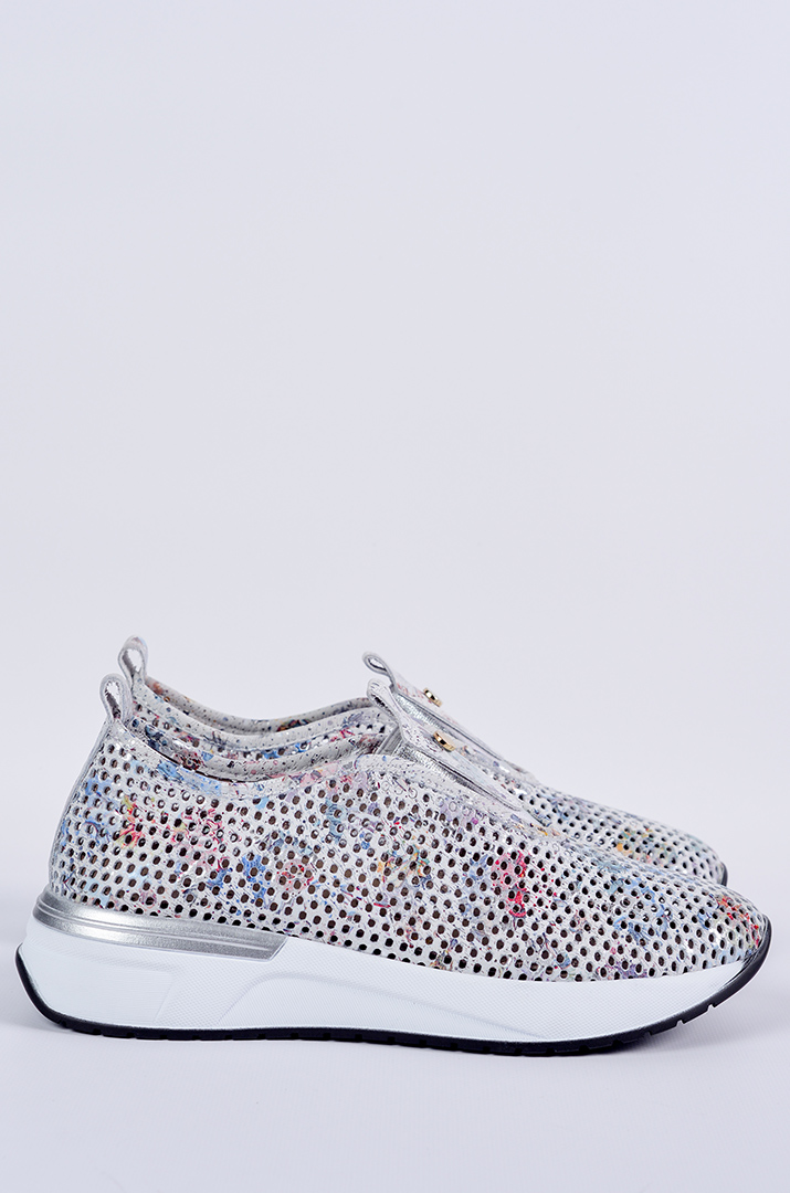 Кросівки в сірому відтінку з кольоровим принтом великих розмірів