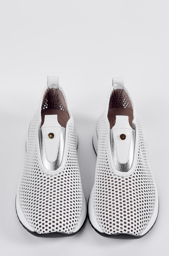 Шкіряні білі кросівки з перфорованим верхом великих розмірів