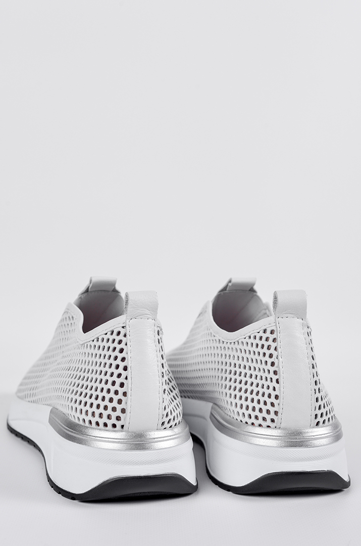 Шкіряні білі кросівки з перфорованим верхом великих розмірів