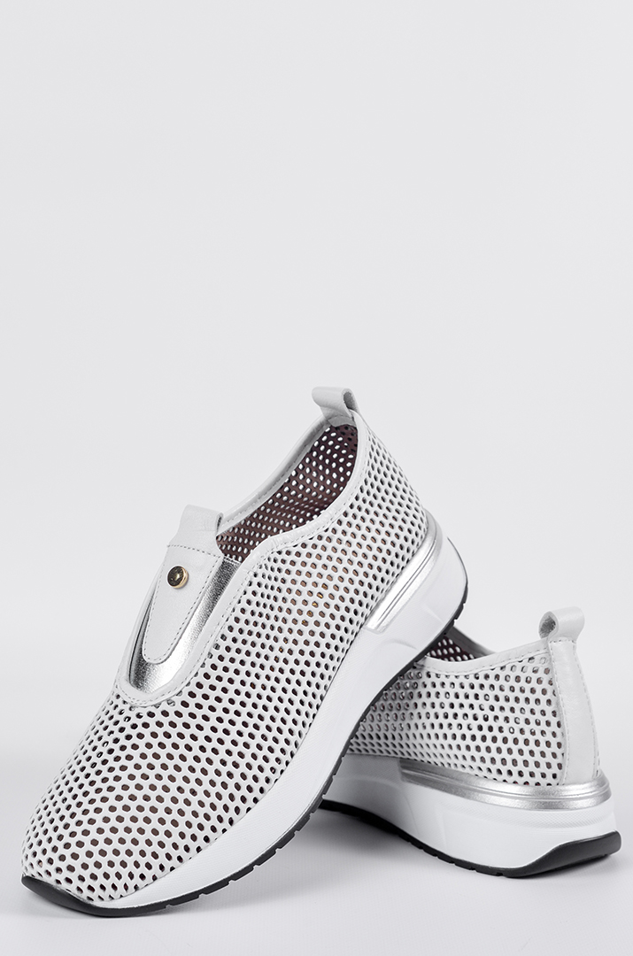 Шкіряні білі кросівки з перфорованим верхом великих розмірів