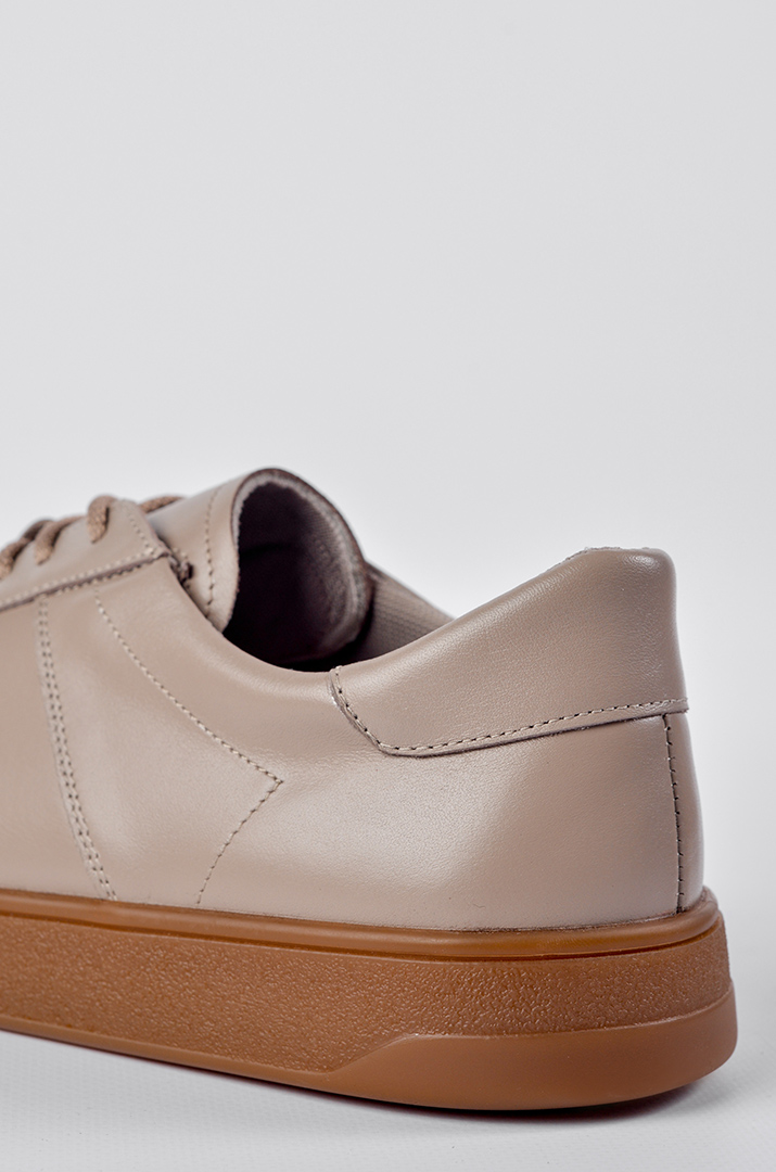 Кожаные кроссовки бежевого цвета анатомической формы больших размеров