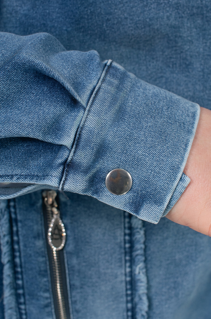 Джинсовая длинная куртка супер батал