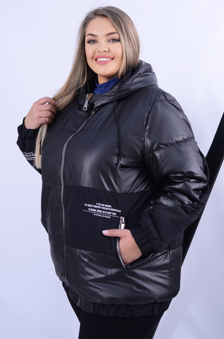 Стильна демісезонна куртка з написом батал