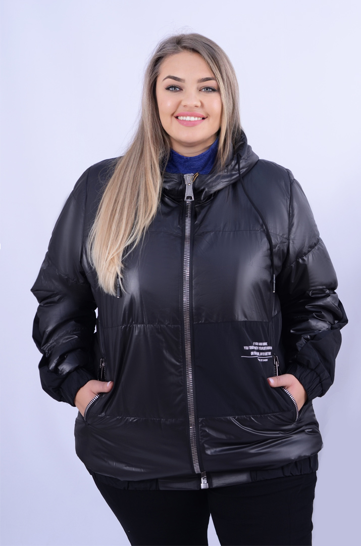 Стильна демісезонна куртка з написом батал