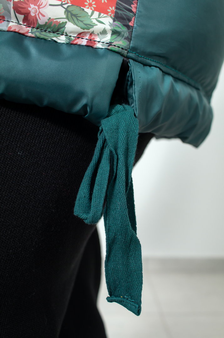 Коротка зимова куртка з квітковим принтом супер батал