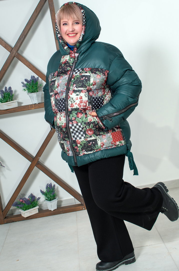 Коротка зимова куртка з квітковим принтом супер батал