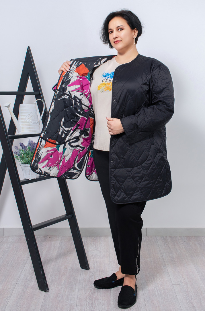 Класична демісезонна куртка на кнопках супер батал