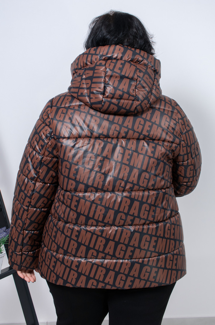 Куртка коротка з принтом діагональні літери супер батал