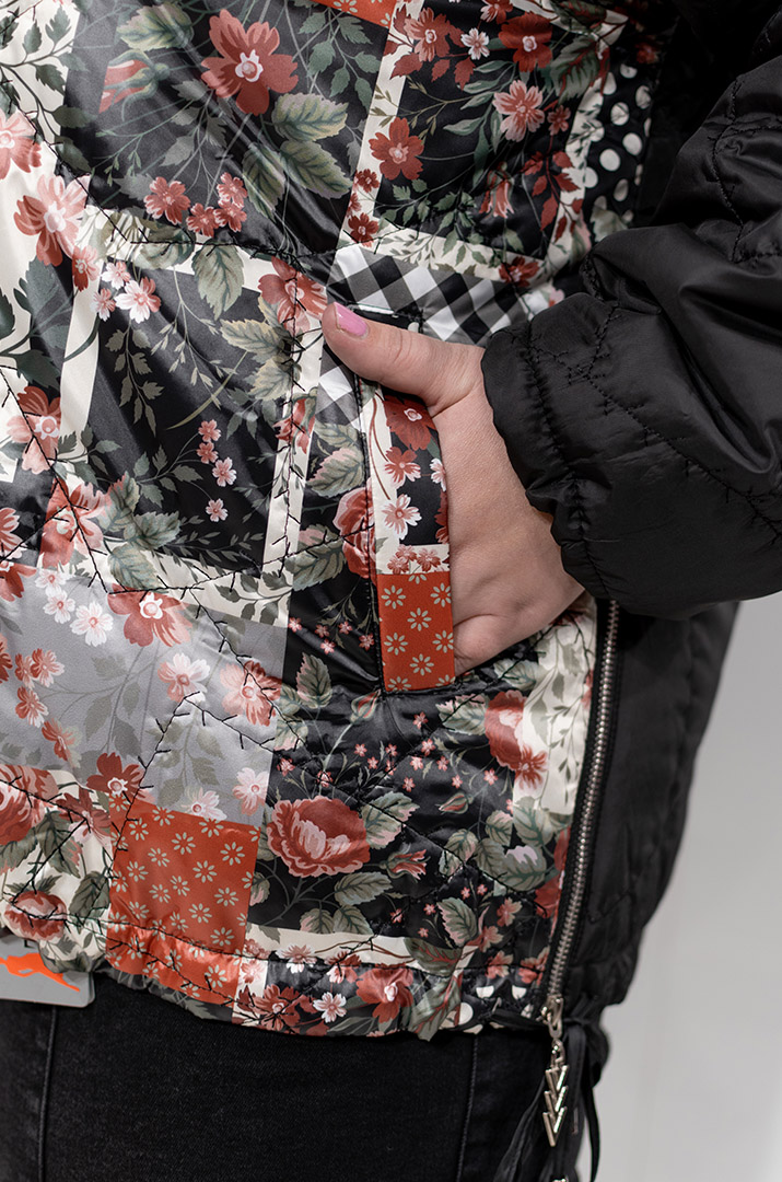 Куртка в яскраві квіткові принти супер батал