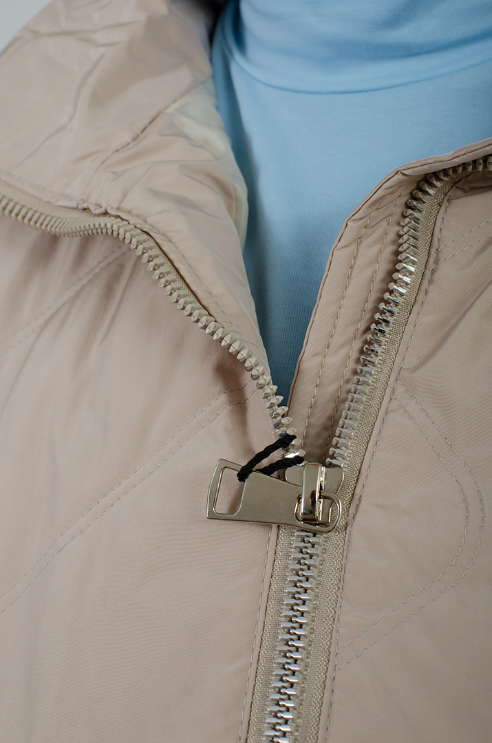 Куртка з накладними кишенями великих розмірів