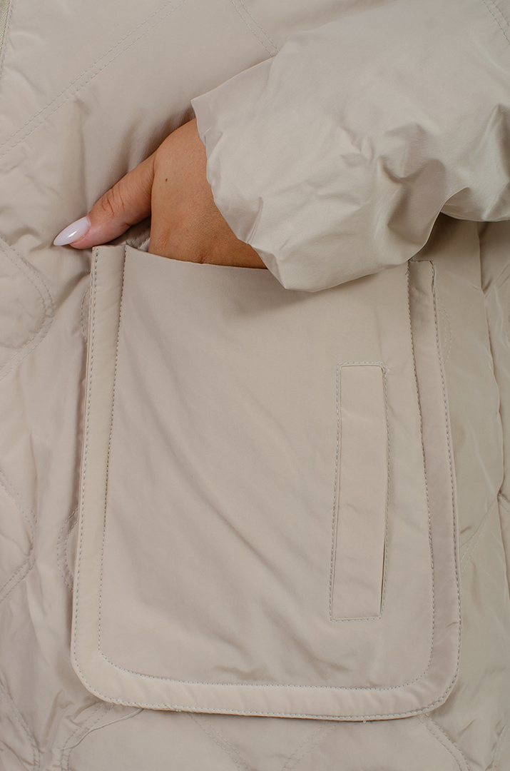 Куртка з накладними кишенями великих розмірів