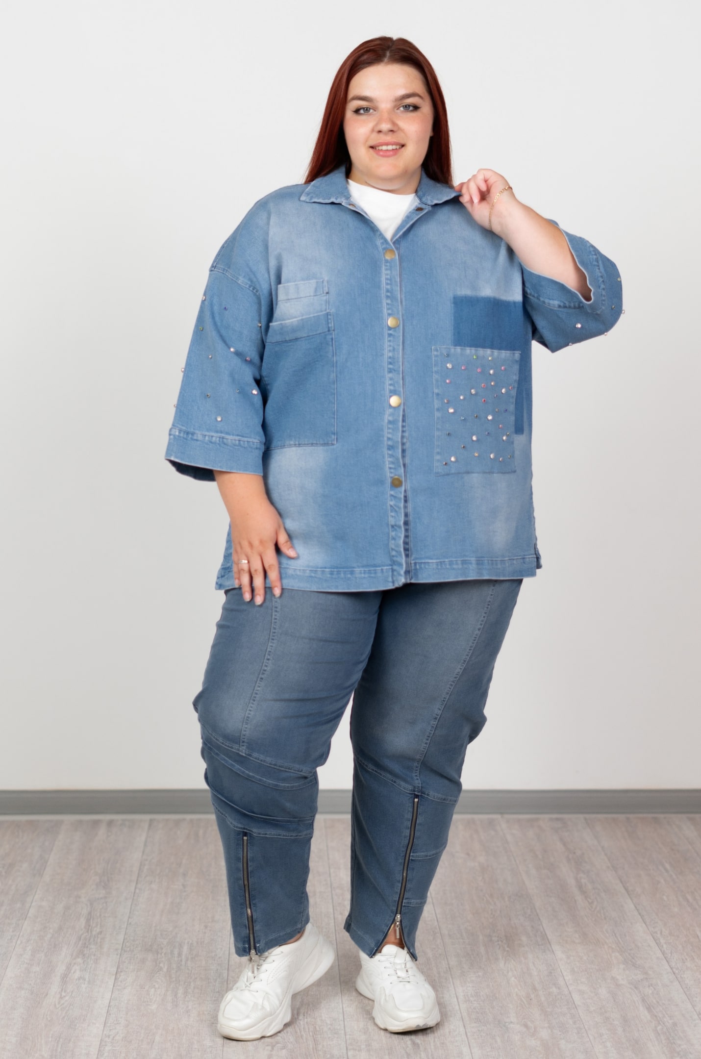 Джинсова куртка-жакет з декором великих розмірів