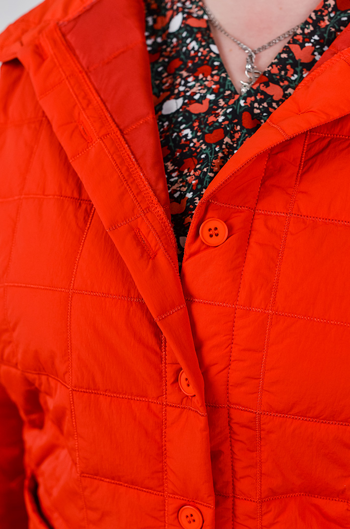 Куртка коротка з високим коміром великих розмірів