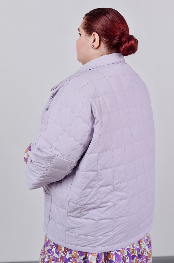 Куртка коротка з високим коміром великих розмірів