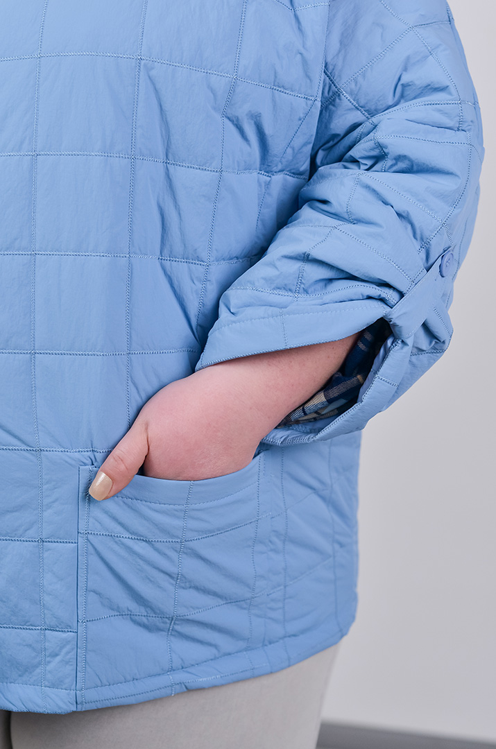 Куртка коротка з високим коміром великих розмірів