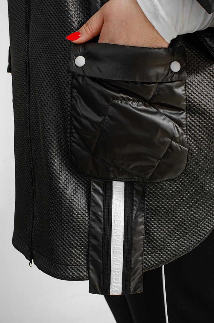 Чорна куртка великих розмірів