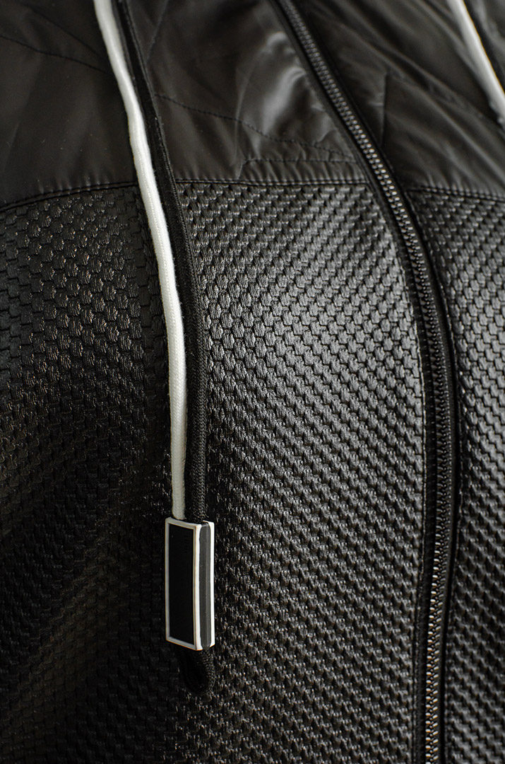 Чорна куртка великих розмірів