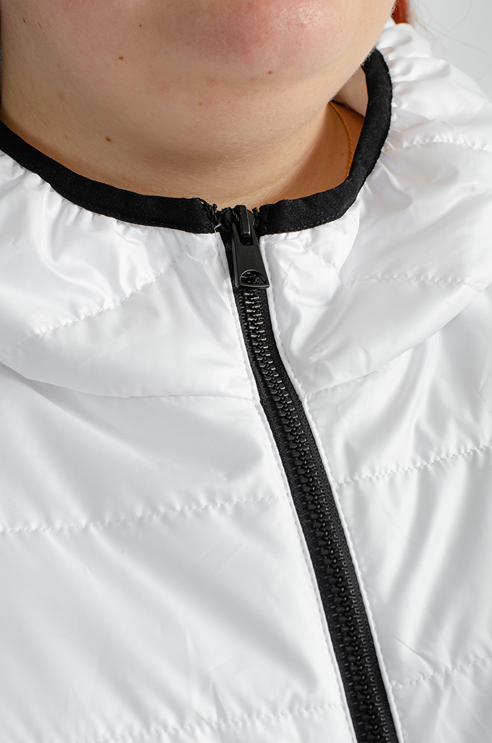 Стьобана коротка куртка великих розмірів