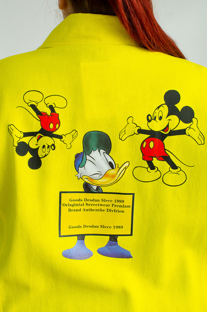 Жовта куртка з героями Disney великих розмірів