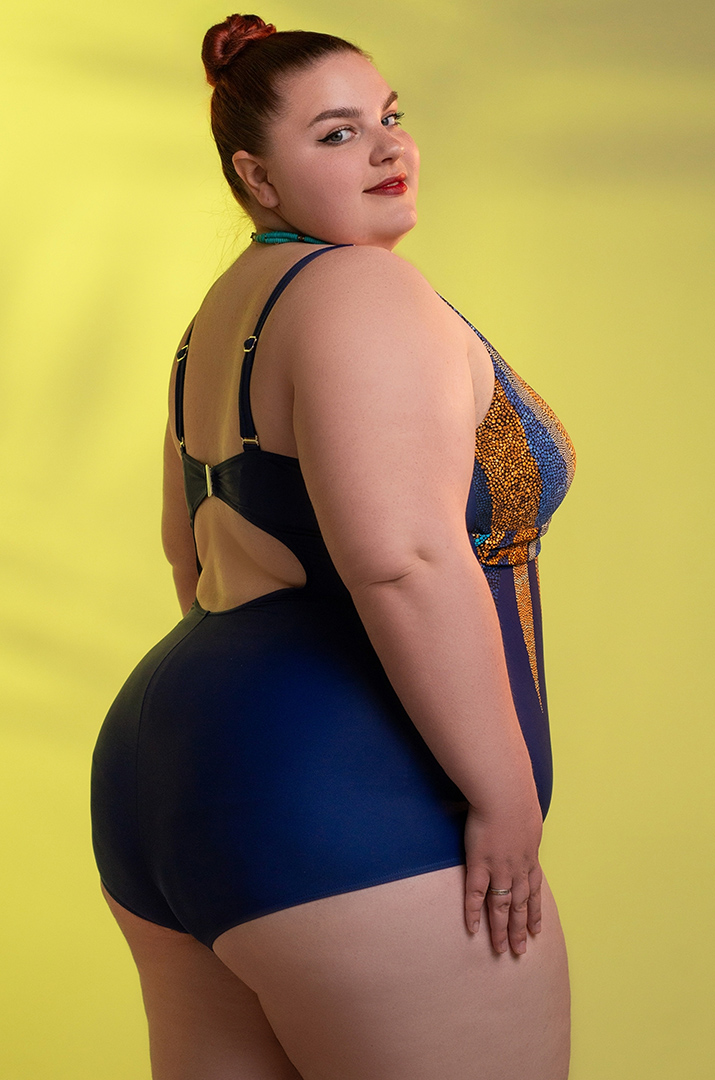 Купальник суцільний з елегантним принтом великих розмірів