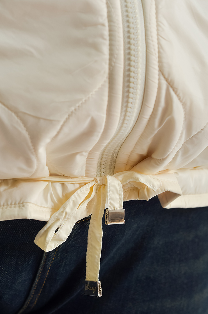 Двостороння куртка кремового кольору з екохутром та плащівкою великих  розмірів