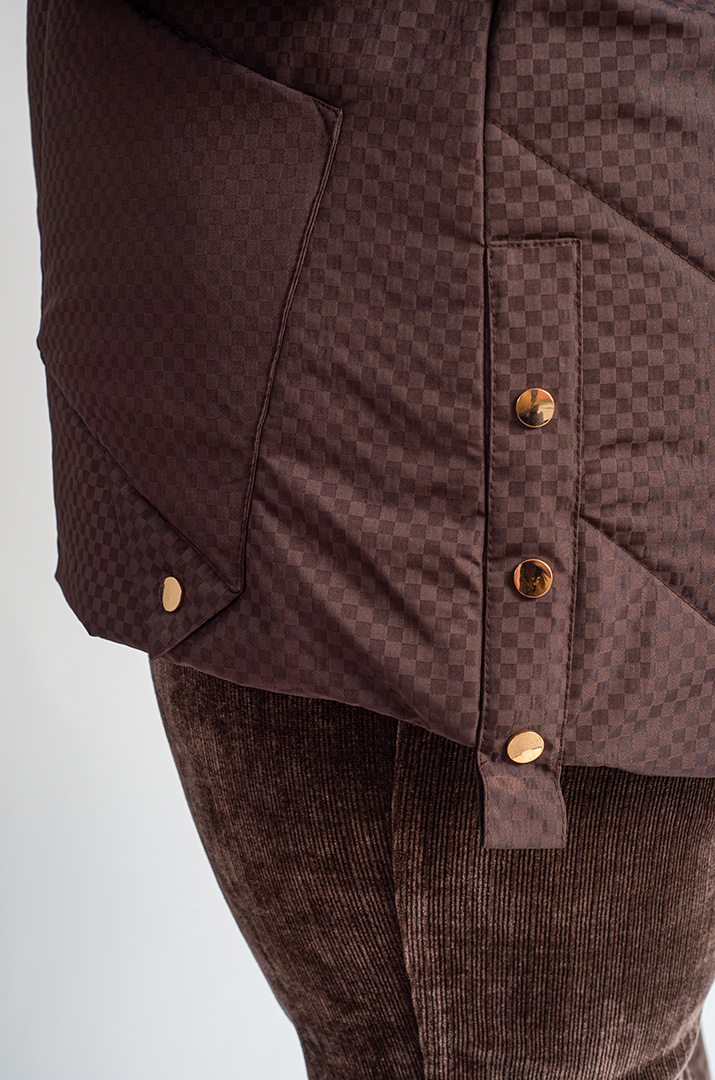 Куртка коротка з графічним принтом великих розмірім