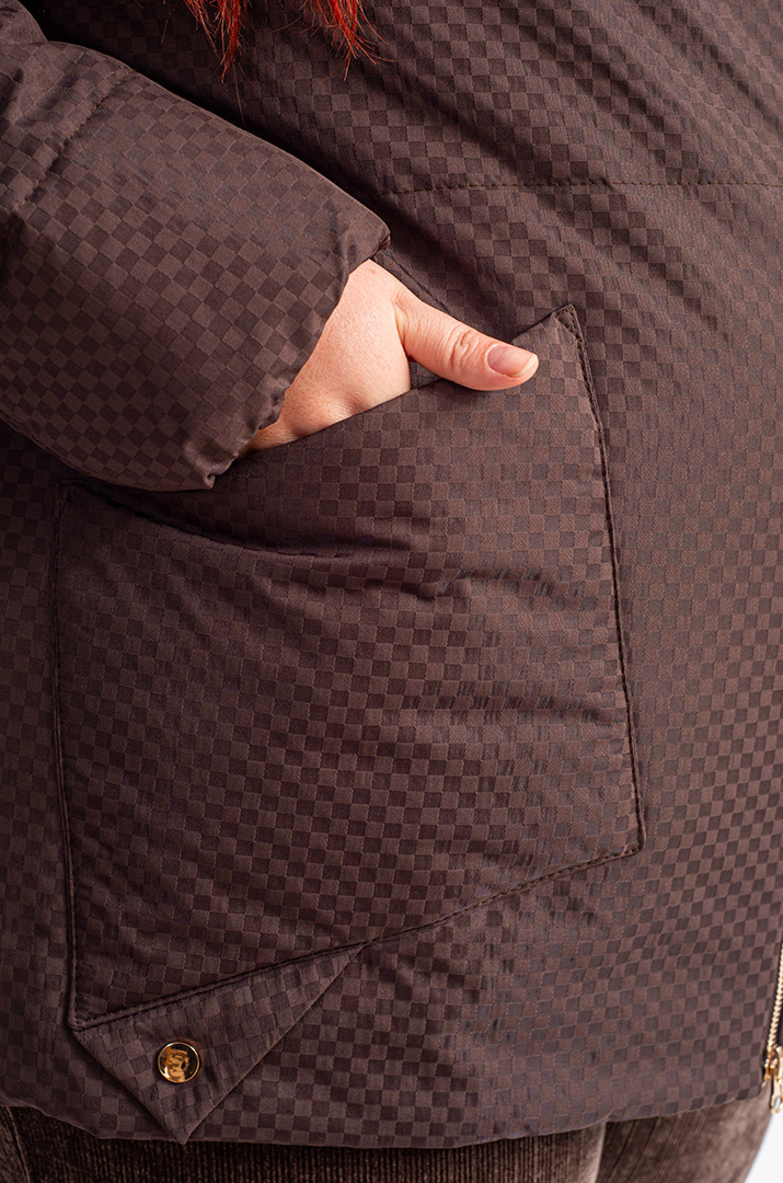 Куртка коротка з графічним принтом великих розмірім