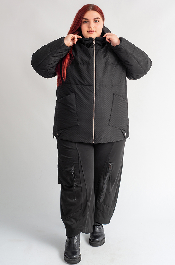 Куртка коротка з графічним принтом великих розмірім