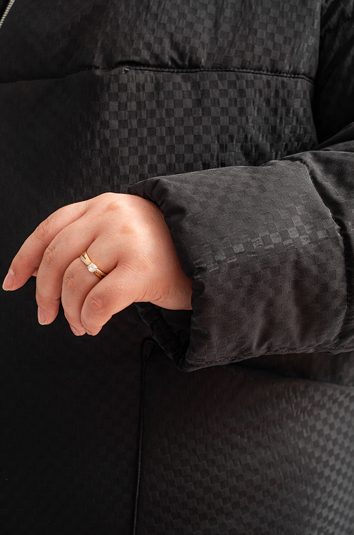 Куртка коротка з графічним принтом великих розмірім