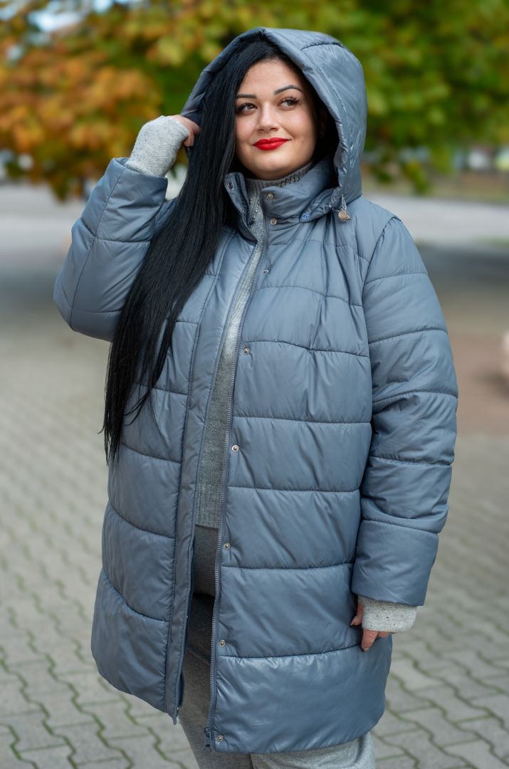 Куртка зимова з капюшоном і боковими кнопками великих розмірів