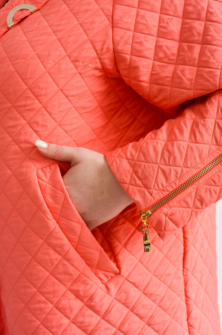 Куртка-жакет стьобана коралового кольору великих розмірів