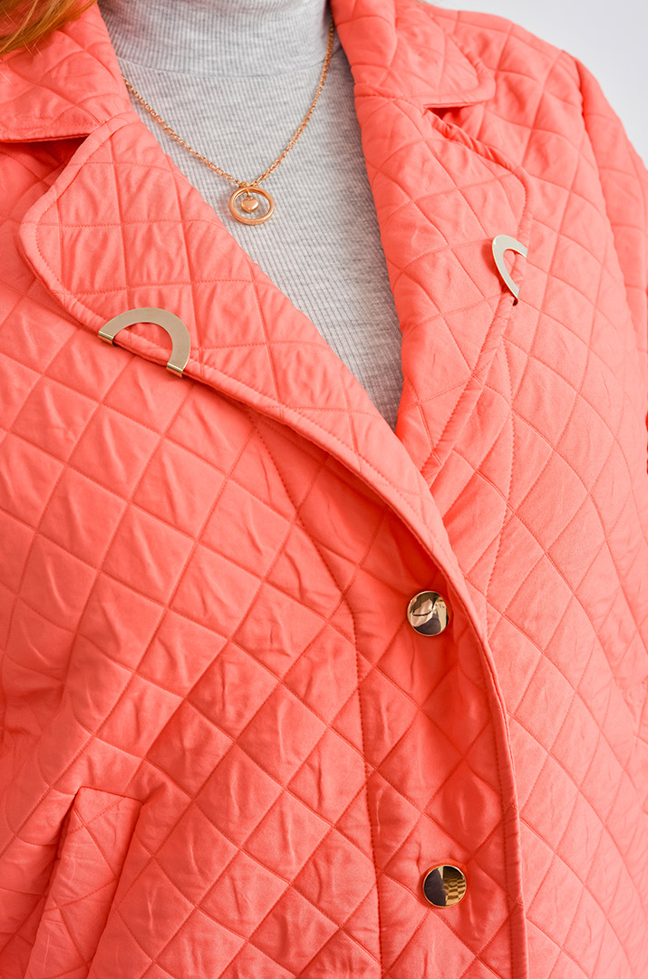 Куртка-жакет стьобана коралового кольору великих розмірів