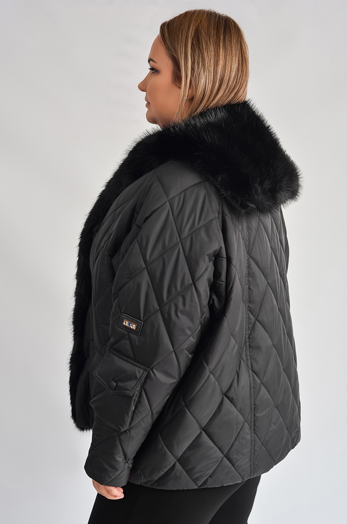 Куртка зі знімним хутром і стильними накладними кишенями великих розмірів
