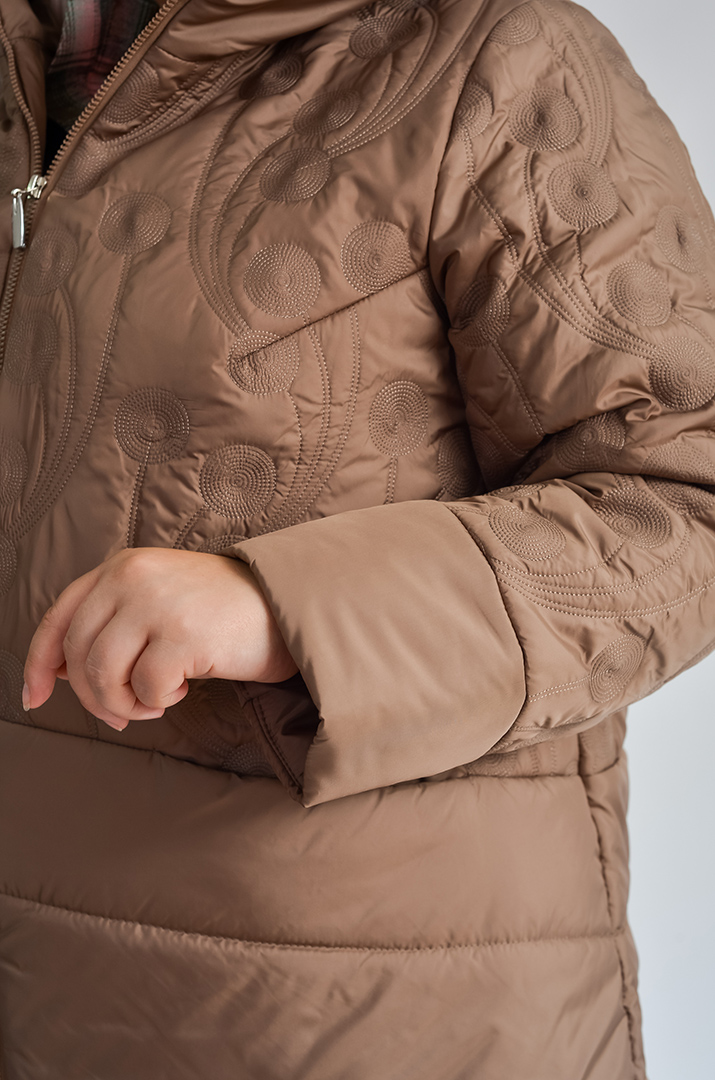 Куртка трапеція з рельєфною вишивкою великих розмірів