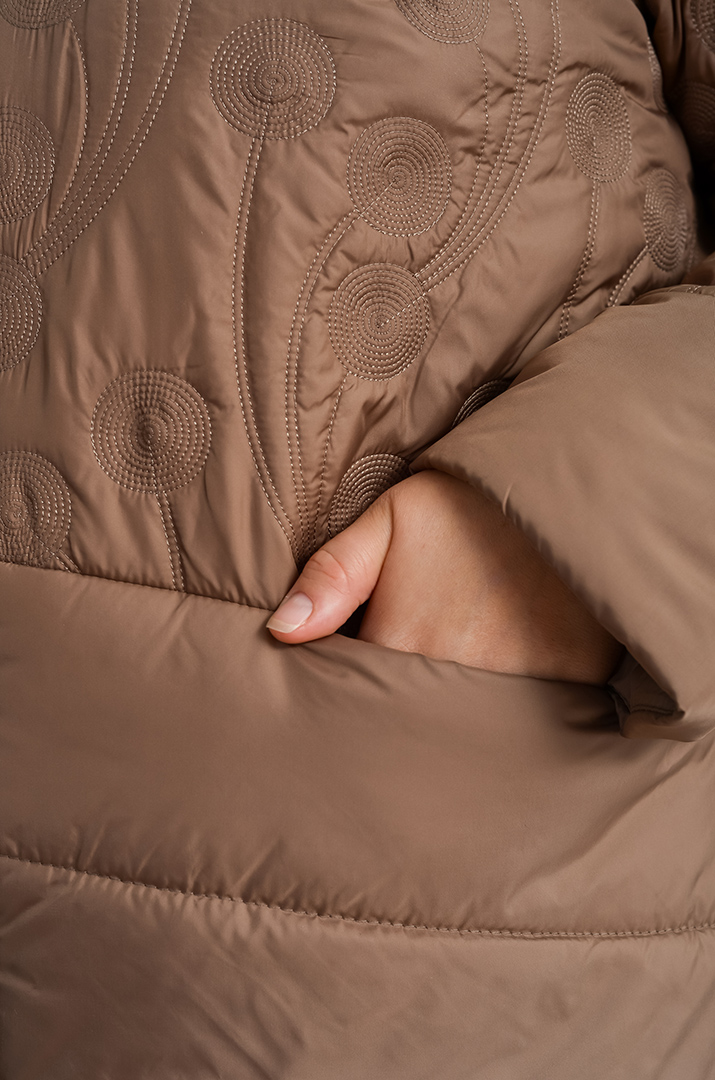 Куртка трапеція з рельєфною вишивкою великих розмірів