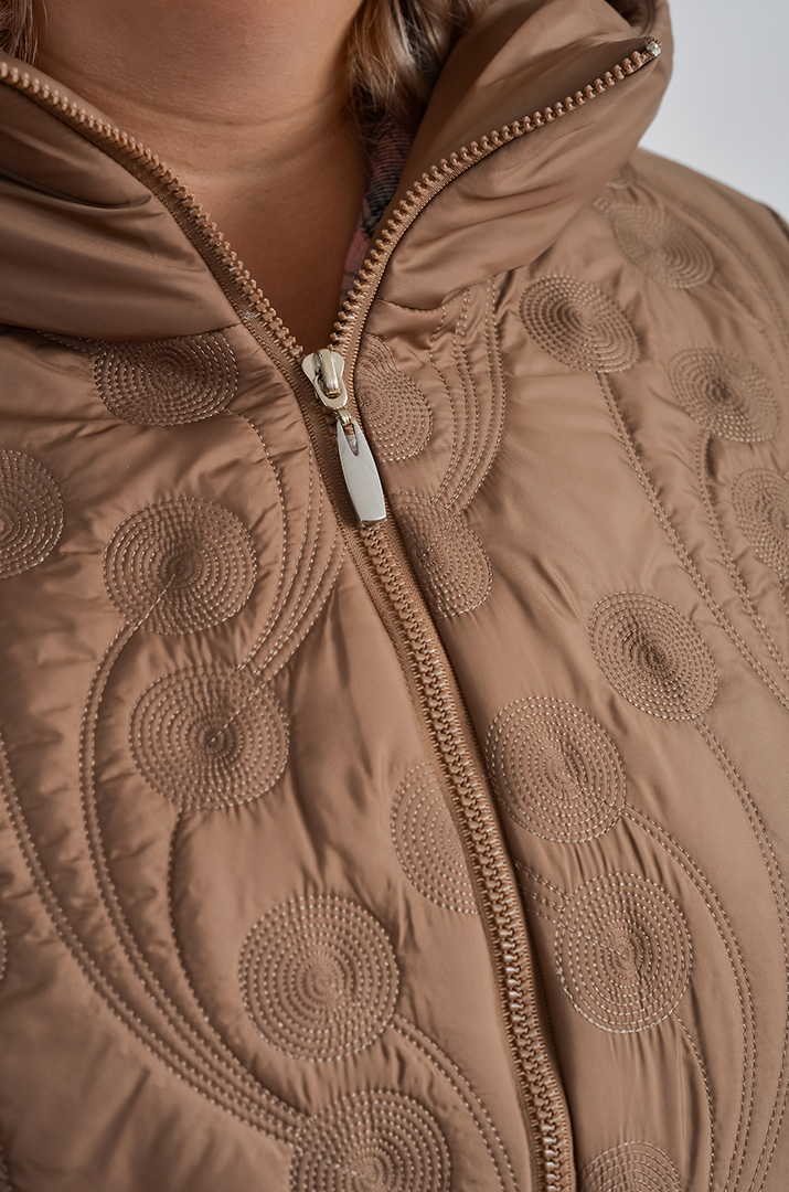 Куртка трапеція з рельєфною вишивкою великих розмірів