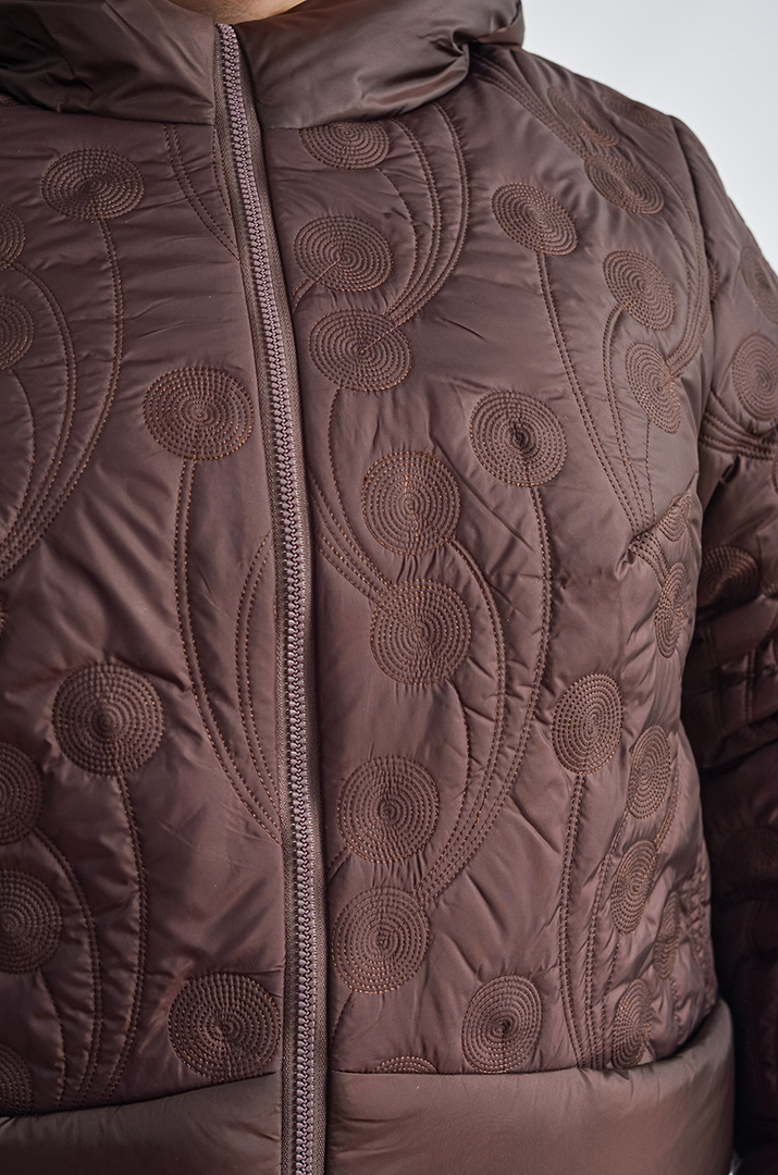 Куртка трапеція з рельєфною вишивкою великих розмірів