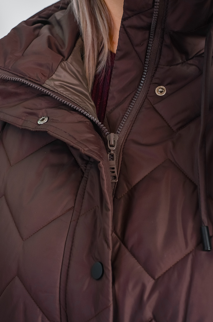 Стьобана куртка прямого силуету з капюшоном великих розмірів