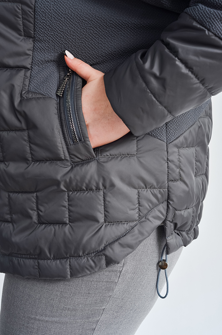 Куртка з комбінованими фактурами великих розмірів