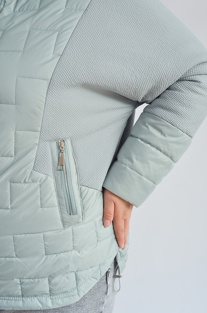 Куртка з комбінованими фактурами великих розмірів