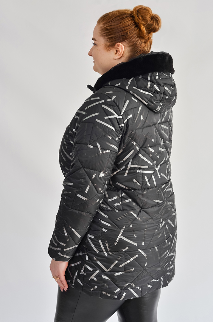Чорна куртка з сірим геометричним малюнком великих розмірів