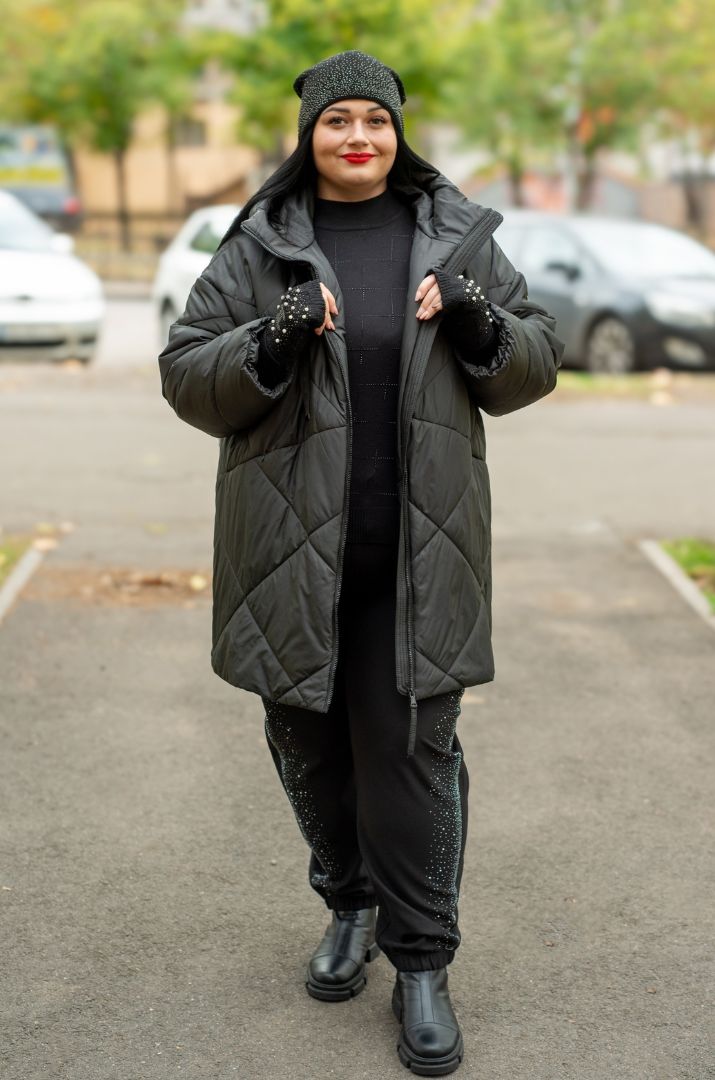 Зимова куртка з капюшоном і декоративними шнурками великих розмірів