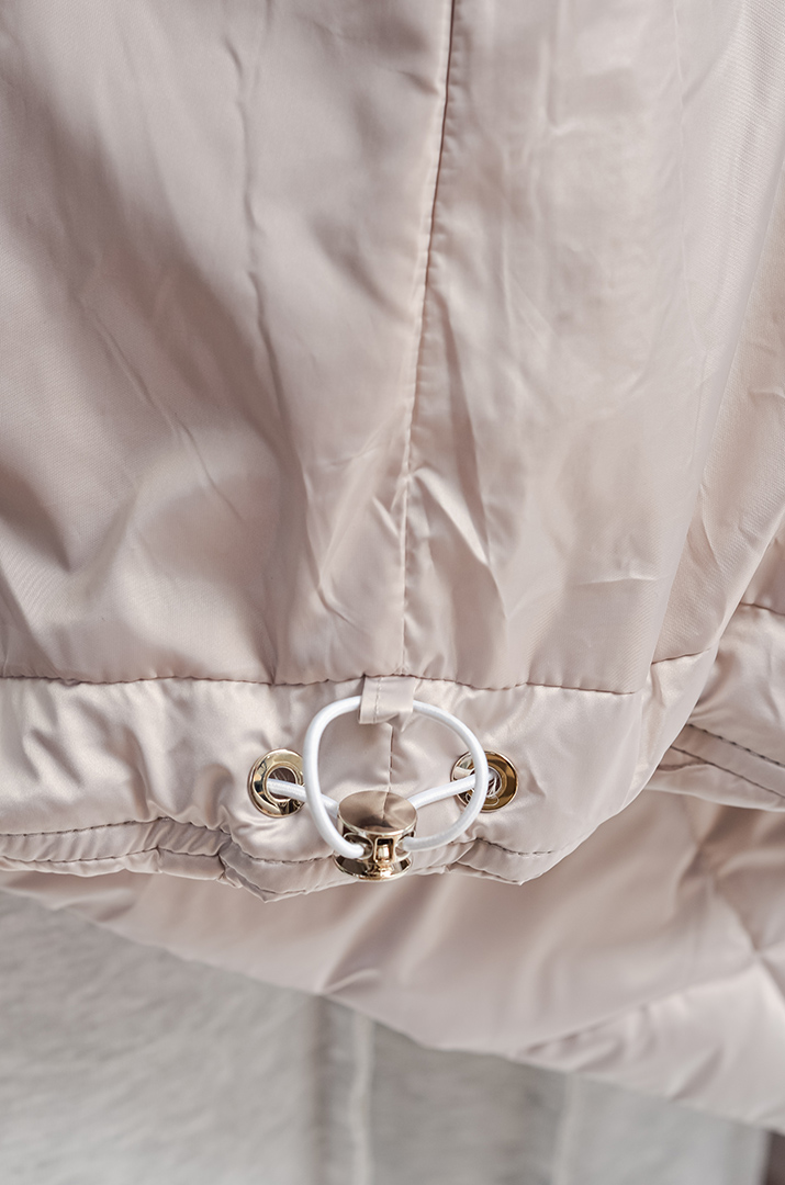 Зимова куртка з капюшоном і декоративними шнурками великих розмірів