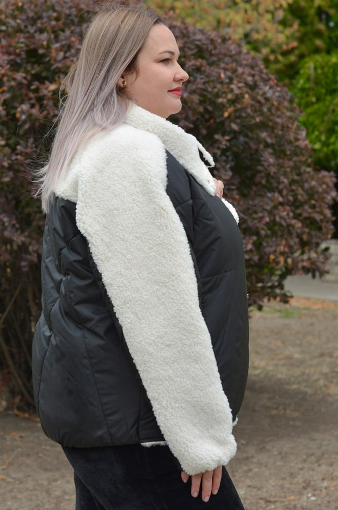 Куртка коротка з фактурним поєднанням тканин великих розмірів