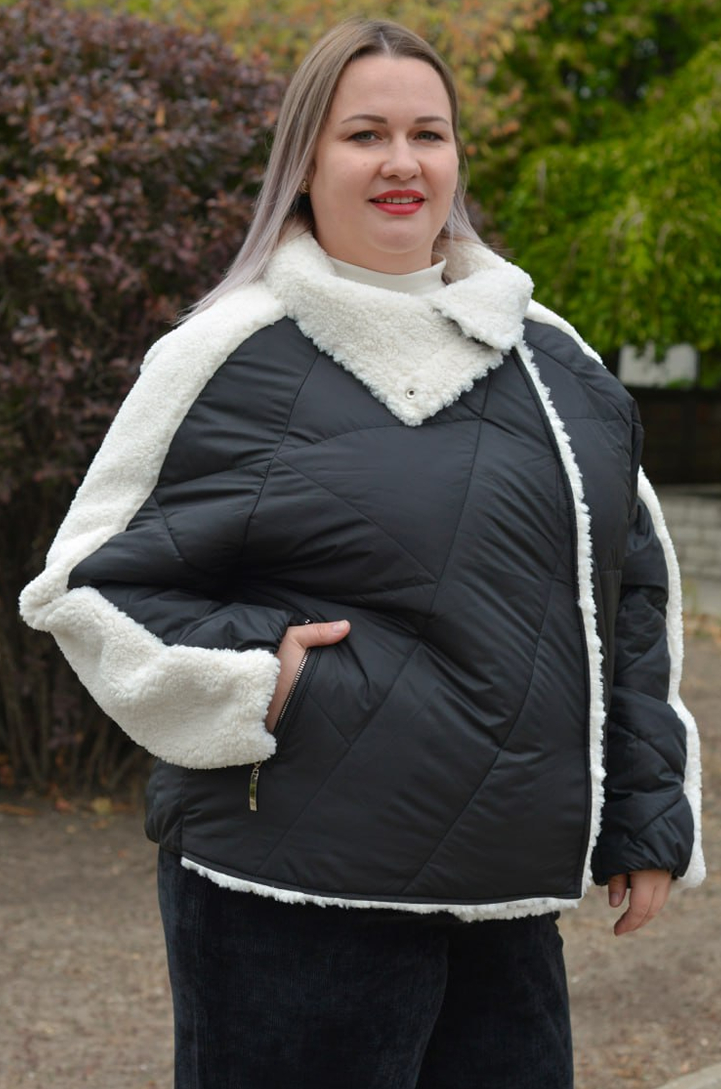 Куртка коротка з фактурним поєднанням тканин великих розмірів