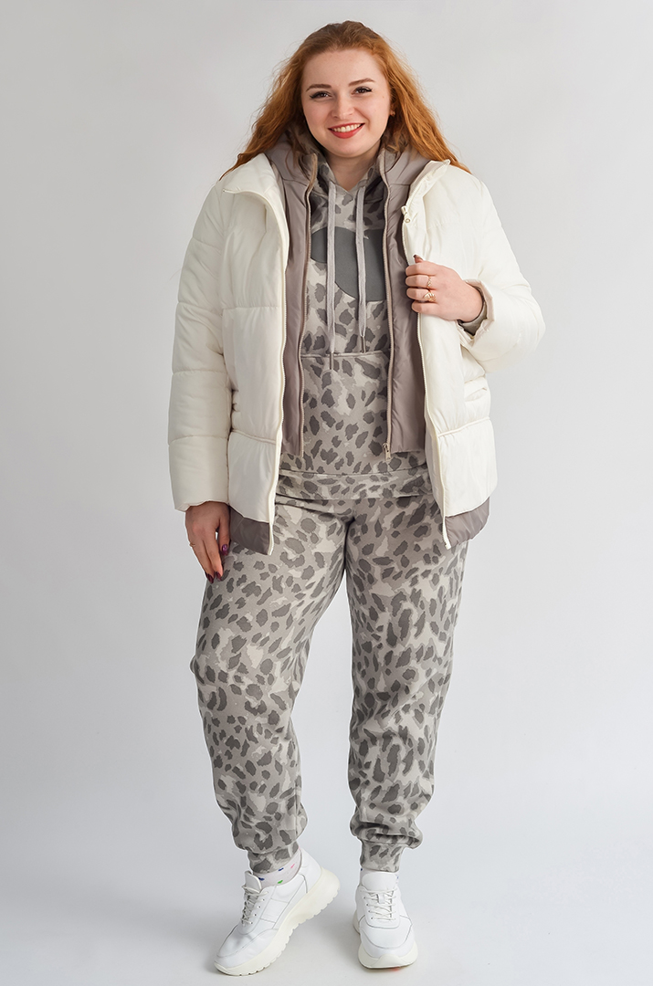 Коротка куртка у поєднанні молочного та сірого кольорів великих розмірів