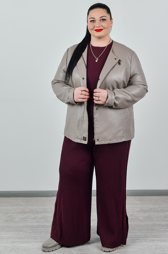 Однотонна куртка з екошкіри з акцентними кнопками великих розмірів