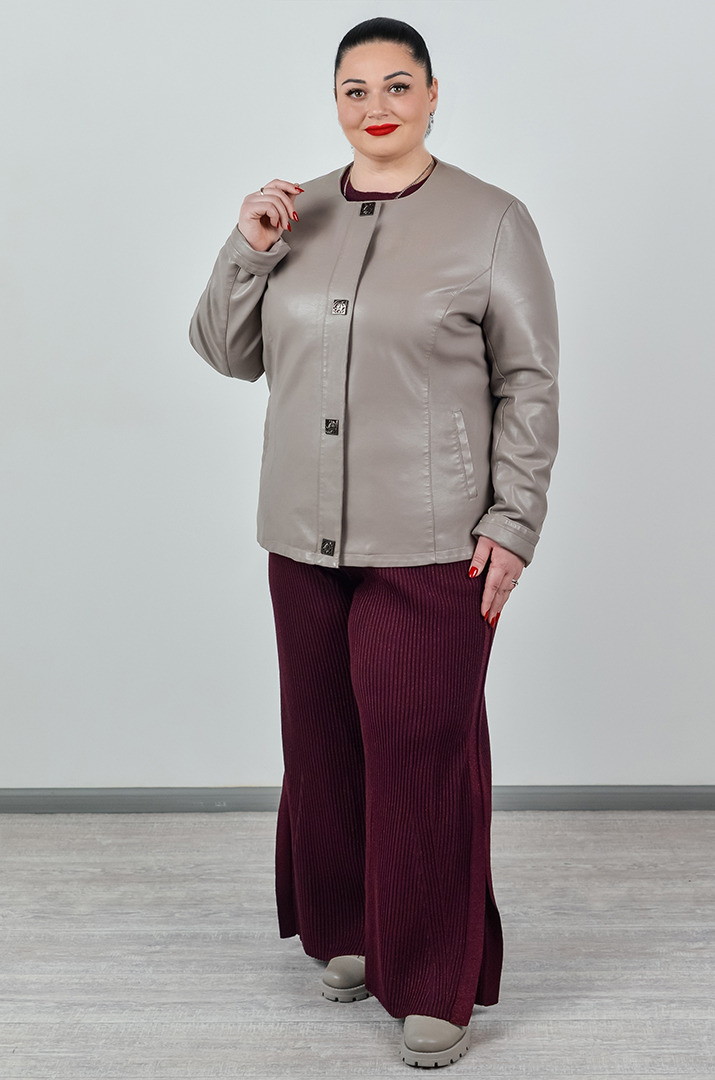 Однотонна куртка з екошкіри з акцентними кнопками великих розмірів