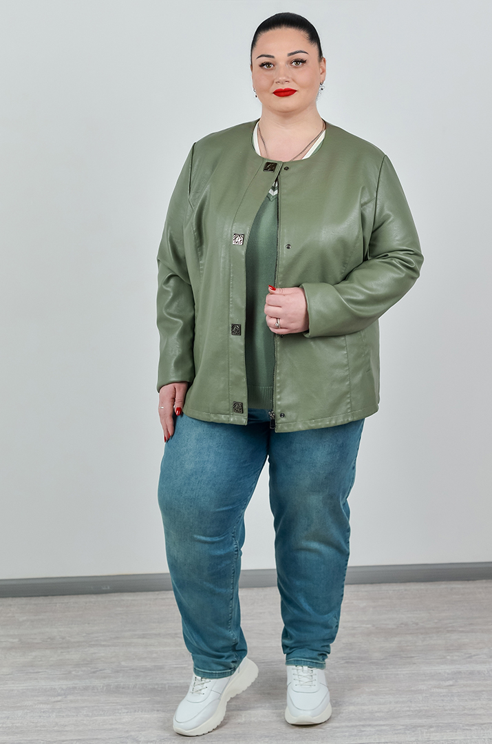 Однотонна куртка з екошкіри з акцентними кнопками великих розмірів