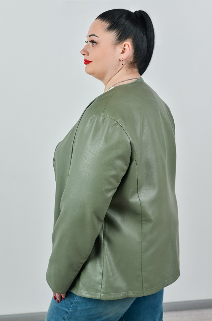 Однотонна куртка з екошкіри з акцентними кнопками великих розмірів